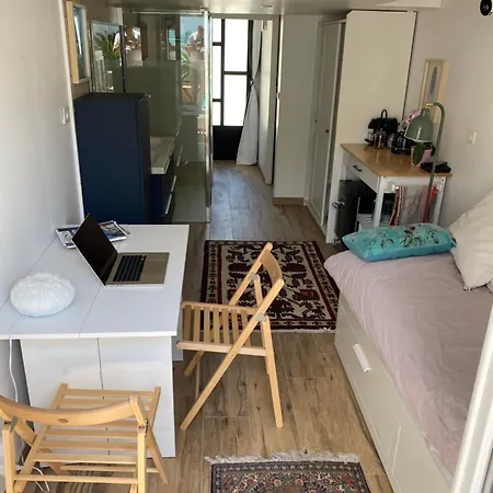 Pres Gare Et Bed & Breakfast Hyeres