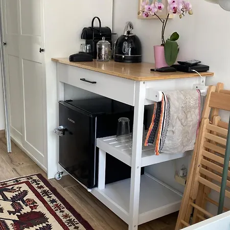 Pres Gare Et Bed & Breakfast Hyeres